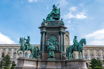Fototapeta na wymiar Maria-Theresia Memorial, a large statue depicting Empress Maria Theresa in Vienna Austria