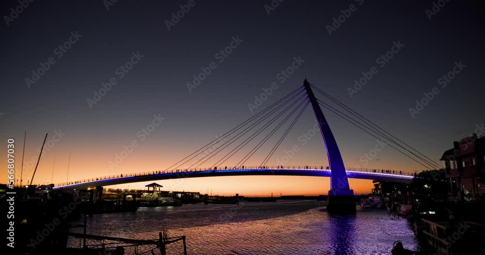 Poster New Taipei, Taiwan 14 November 2022: Tamsui Lover Bridge in Taiwan with beautiful sunset