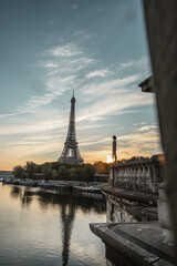 Fototapeta na wymiar Eiffel Tower Sunrise