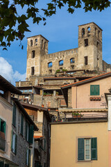 Fototapeta na wymiar a historic medieval Italian town