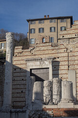 ancient roman ruin temple