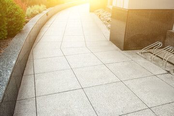 Obraz premium View on empty sidewal path and plants. Footpath covering