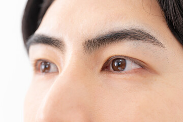 目・男性