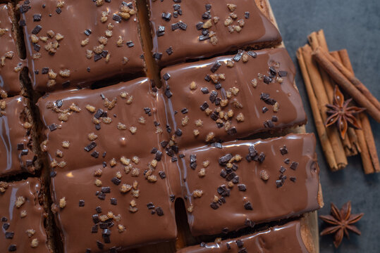 brownie, chocolate cake 
