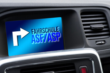 Navigation im Auto zeigt auf Fahrschule und ASF ASP Seminare
