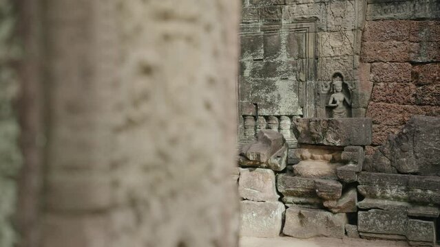 The Khmer temple of Ta Som - Ruins of a 12th century Buddhist temple, with intricate carvings
