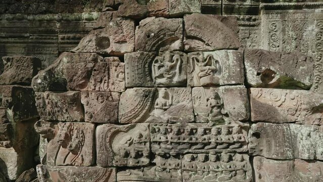 The Khmer temple of Ta Som - Ruins of a 12th century Buddhist temple, with intricate carvings