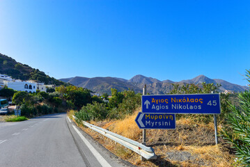 Europastraße 75 in Nordostkreta zwischen Sitia und Agios Nikolaos  (Griechenland) - obrazy, fototapety, plakaty