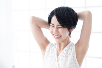 Beautiful woman who can be used for images of underarm hair removal, etc.