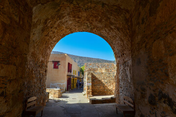 Fototapeta na wymiar Festungsinsel Spinalonga (Kalydon) in Elounda, Agios Nikolaos, Kreta (Griechenland)