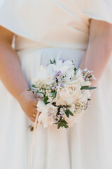 Obraz na płótnie Canvas Wedding bouquet with white hydrangea in the hands of the bride