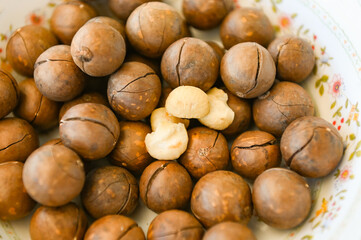 macadamia nuts on bowl, fresh natural shelled raw macadamia nuts, close up pile of roasted macadamia nut