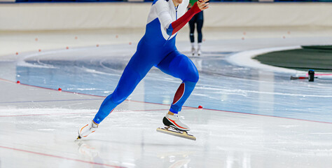 start male speed skater in ice skating competition