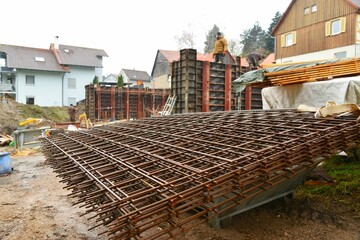 Baustahlmatte für die Bodenplatte und das Kellergeschoss eines Einfamilienhaus-Neubaus