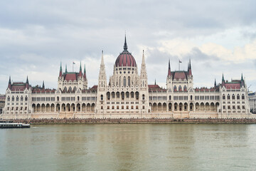 Fototapeta na wymiar Hungarian Parliament Building in the evening at the Danube river in Budapest, Hungary
