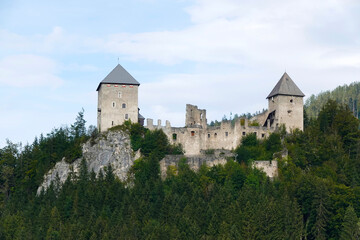 Fototapeta na wymiar Ruine der Burg Gallenstein in Österreich