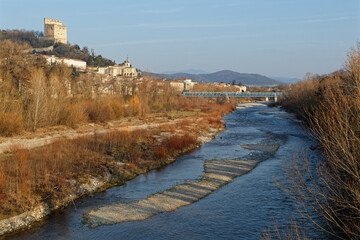Fototapeta na wymiar Drome river near the city of Crest with the Tower over the town