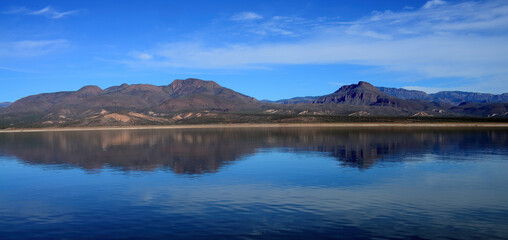 Fototapeta na wymiar Roosevelt Lake Arizona Panorama