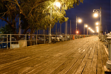 Wieczorne molo portowe w Larnace, Cypr © Roman Ekiert