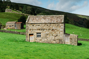 Obraz premium Small stone cottages and outhouses in the Yorkshire Dales