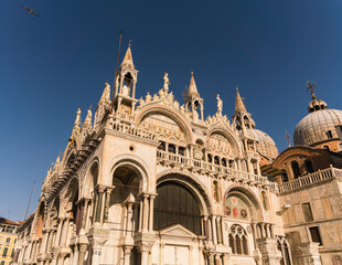 Fototapeta na wymiar Architectural detail of the Basilica di San Marco