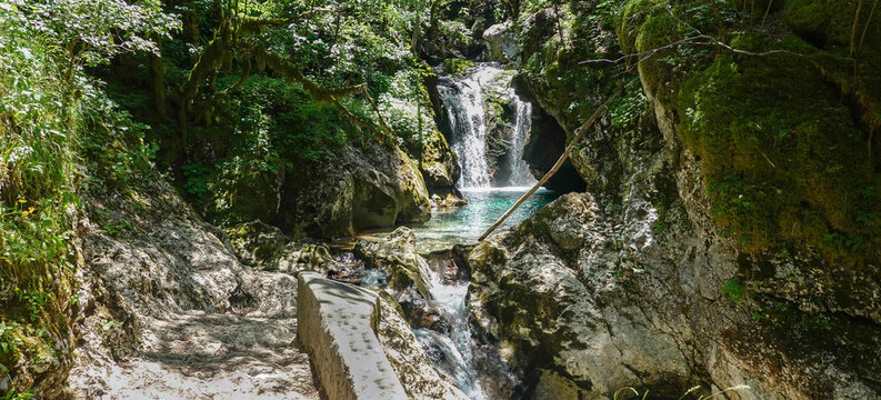 Sunikov Wasserfall im Lepenatal im Triglav Nationalpark
