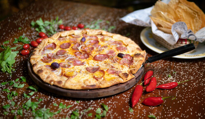 pepperoni pizza (pizza de calabresa)