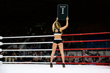 ring girl show sign with number round during fight
