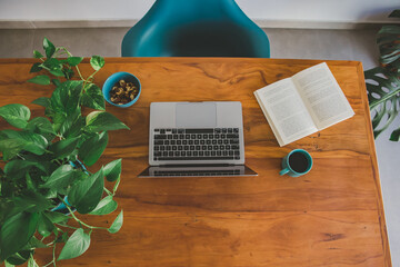 área de trabalho e estudos confortável e saudável © Danielle