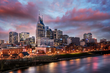 Fototapeta na wymiar Sunset skyline view of Nashville Tennessee along the river