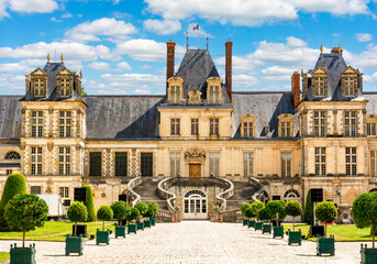 Fototapeta na wymiar Fontainebleau palace (Chateau de Fontainebleau) in France