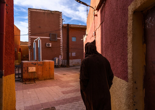 Algerian man wearing a burnous in the street, North Africa, Tamanrasset, Algeria