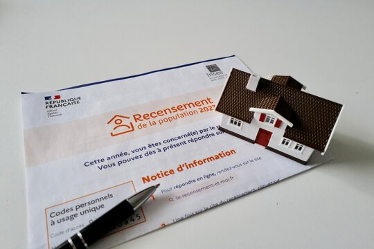recensement de la population maison et stylo