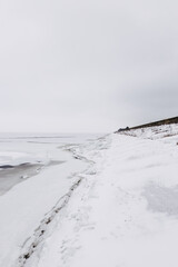 Obraz premium Winter landscape on the lake