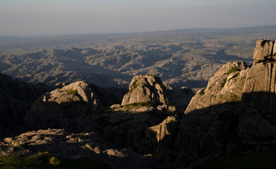 Obraz premium View of Los Gigantes rock massif in Cordoba, Argentina, at sunset. Beautiful light contrast in the rocks. 