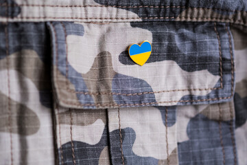 Badge with the flag of Ukraine in the shape of a heart