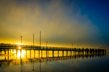 Obraz premium typical old wooden jetty at the lake Starnberg