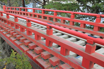 朱塗りの木造橋