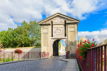 Fototapeta na wymiar Gate of Cassel, in Bergues