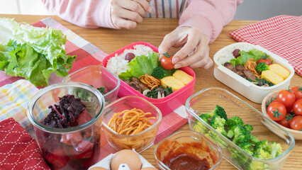 日本のお弁当を作るイメージ