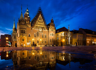 Fototapeta na wymiar Wroclaw Town Hall at night.