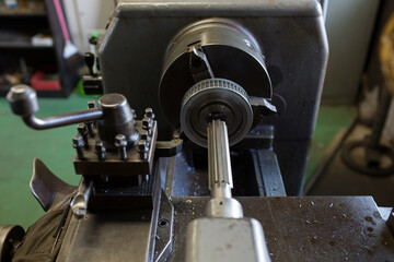 Reaming the inner diameter with a lathe
