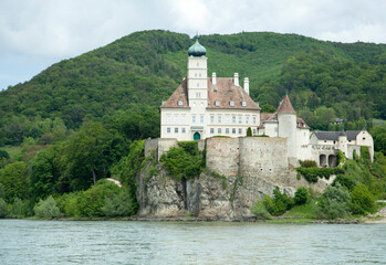 Fototapeta na wymiar Wachau Valley Medieval Schloss Schonbuhel Castle