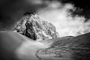 Fototapeta na wymiar Dolomiti roccia e neve