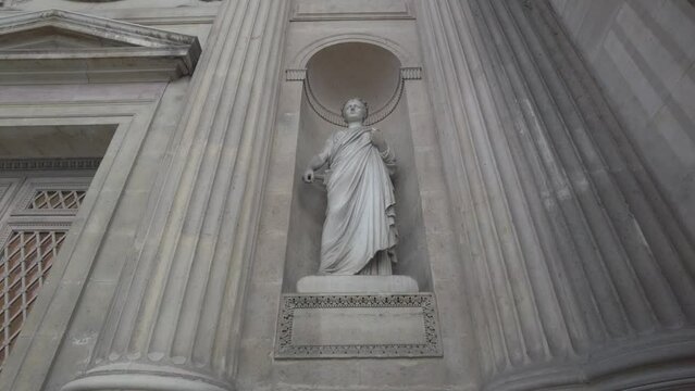statue &agrave; Paris mus&eacute;e du Louvre 