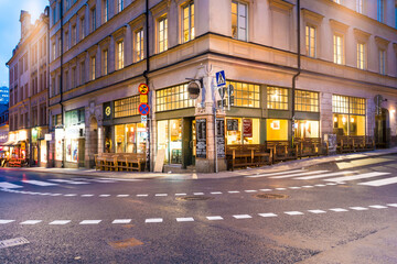 Restaurants and bars at Slussen at night empty in Stockholm illuminated at night - obrazy, fototapety, plakaty