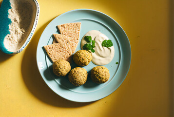 Plate of falafel with pita bread and tzatziki sauce