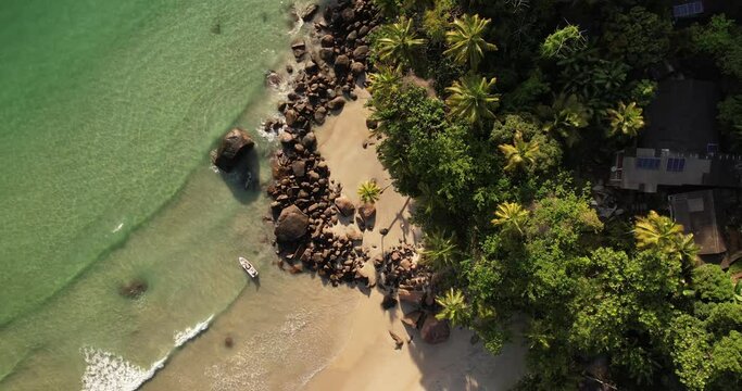 drone da praia do aventureiro na ilha grande rio de janeiro brasil angra dos reis