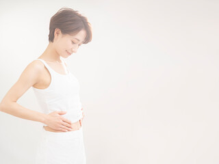 健康的なアジア人女性のビューティーポートレー/スタジオ撮影/30-40代