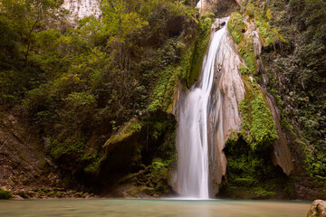 Fototapeta na wymiar Chuveje water fall in Sierra Gorda, Queretaro